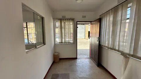 17 Makriel Road, Wadeville - 310m² - Unit 5 (2)